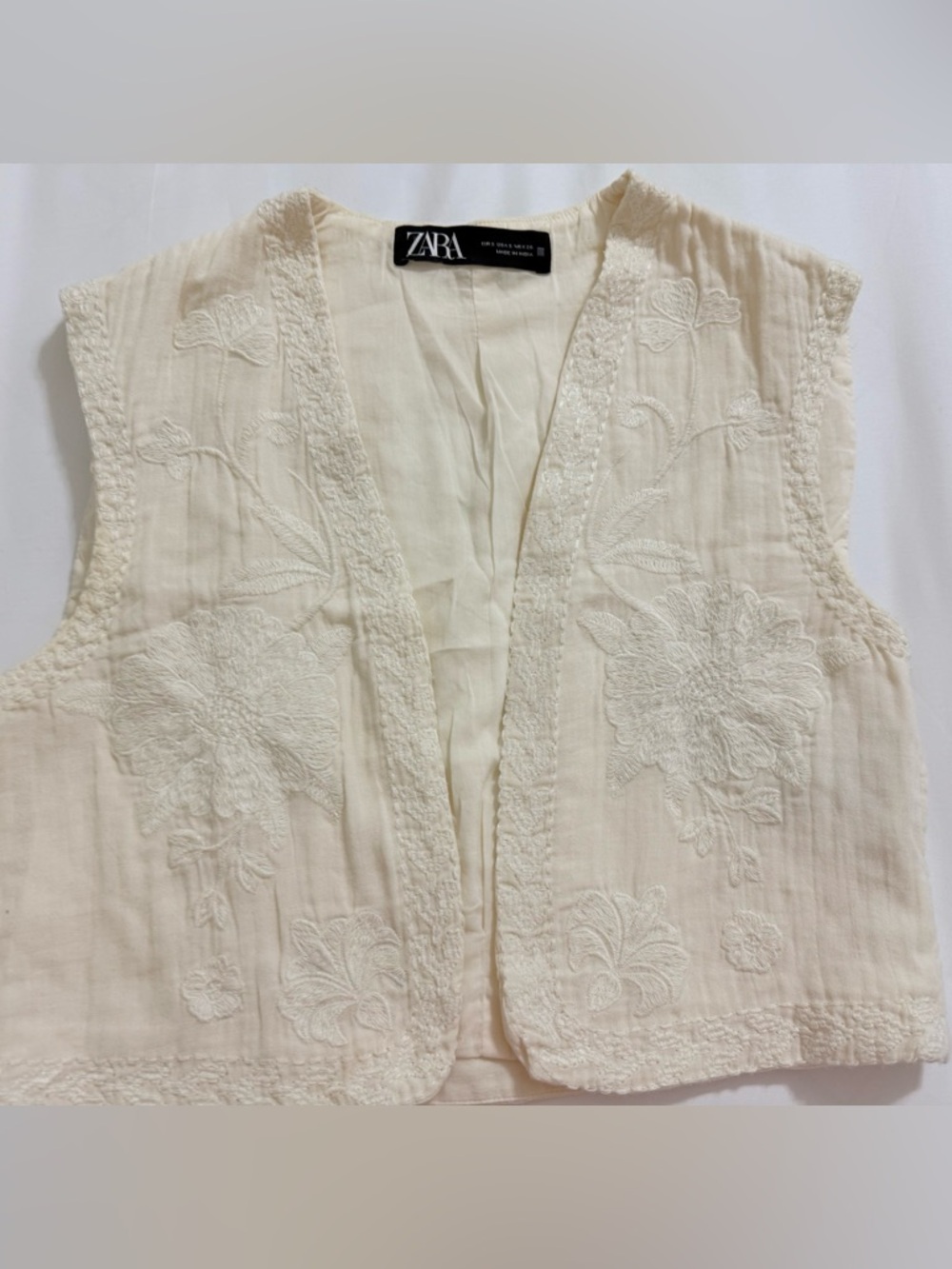 Zara Cream Embroidered Sleeveless Vest size Small